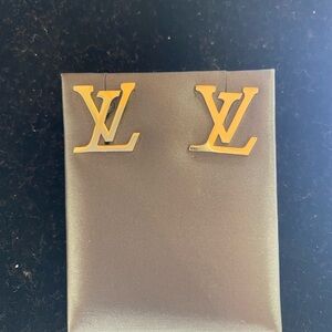 ❌Sold❌14 karat gold LV earrings